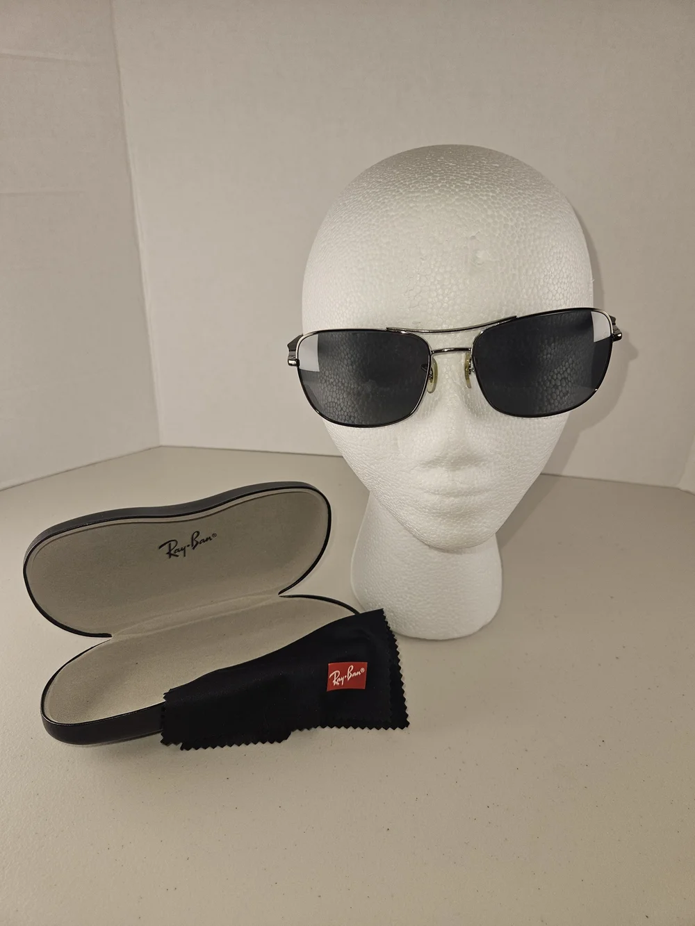 Ray-Ban RB3515 Classic Black Lens Sunglasses Like New